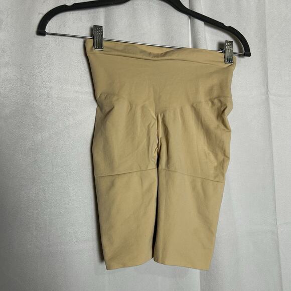 Spanx Woman’s Beige Shapewear Shaping Shorts Size Large - Picture 2 of 3